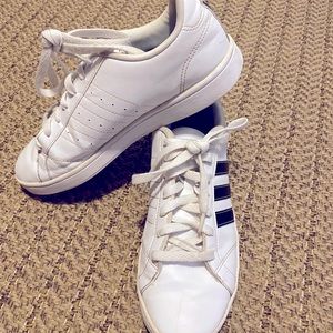 Adidas Classic Sneakers/Shoes